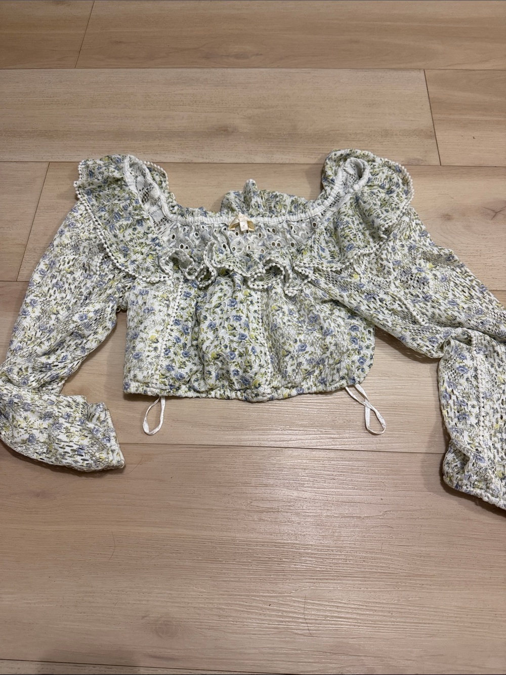 Loveshack fancy Floral Smocked Cropped Peasant Top - White & Green size m